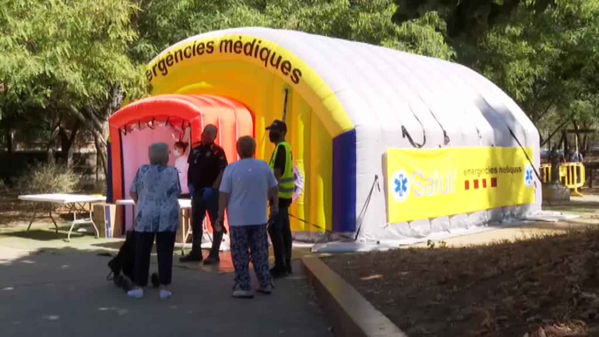 Largas colas en el primer día de puntos covid en la comarca del Vallés