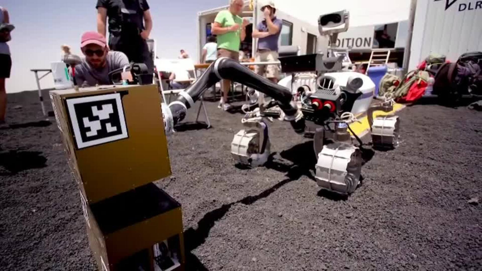 El Centro Aeroespacial Alemán prueba robots lunares en el Monte Etna
