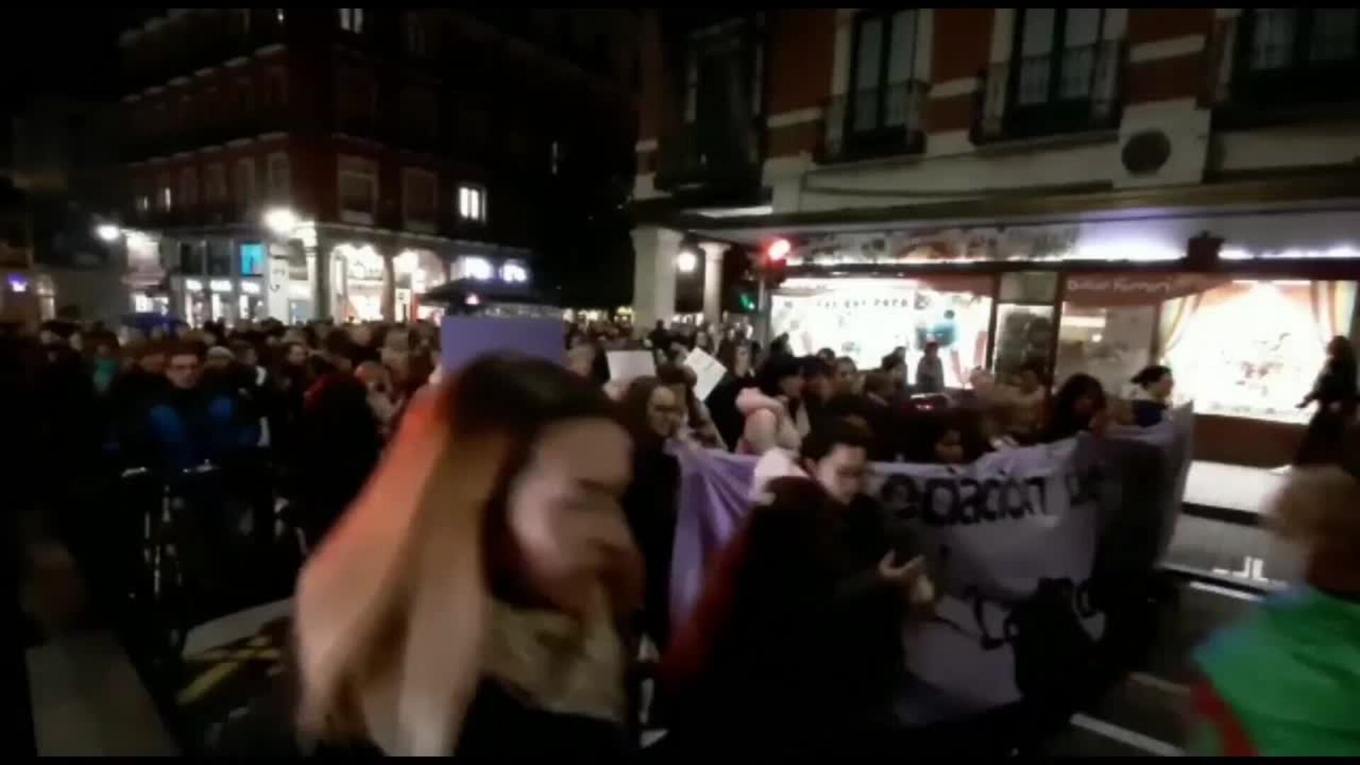 Más de 2.000 personas rechazan la violencia machista en Valladolid