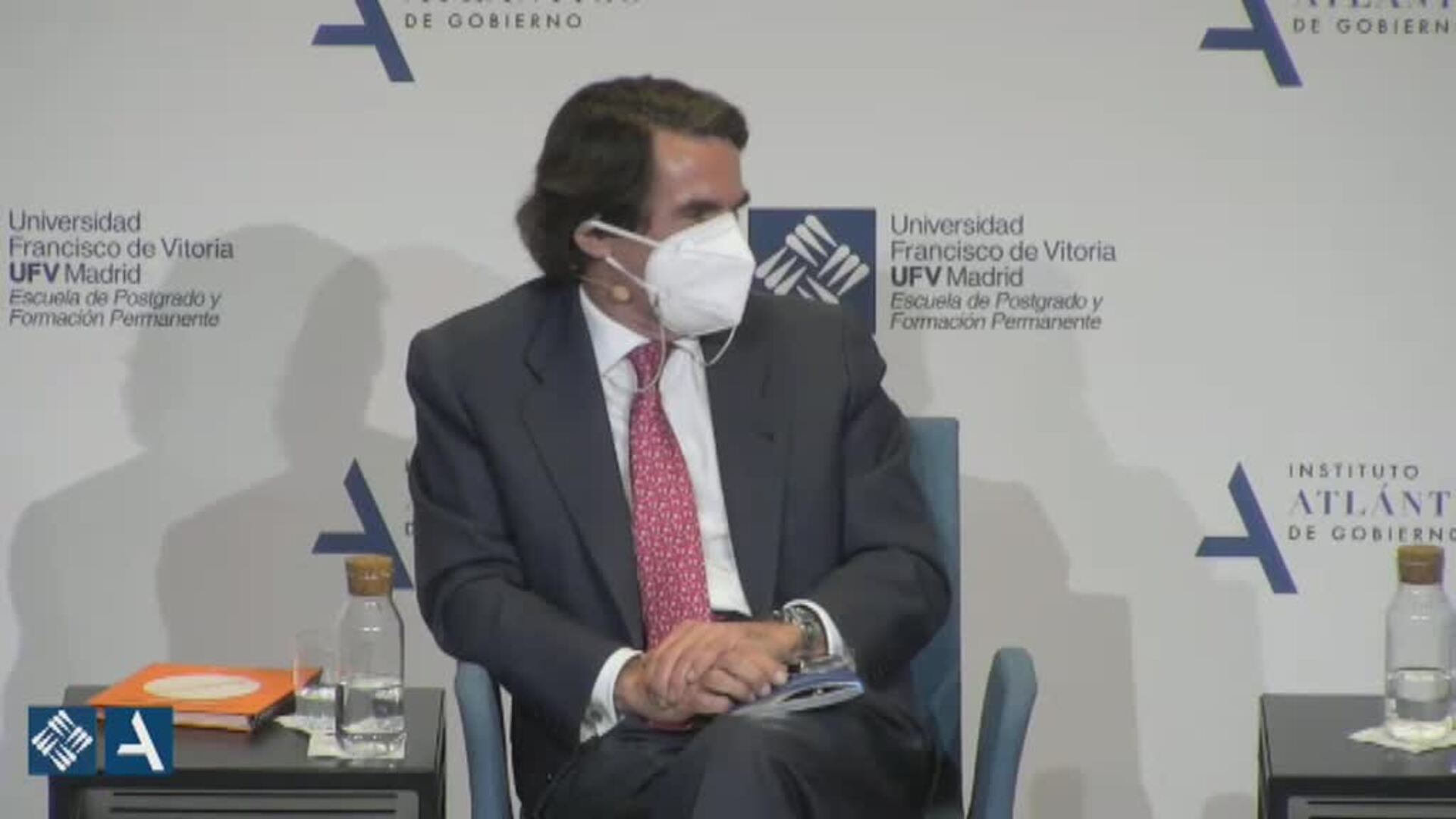 Aznar: &quot;Tengo dos carnés, el del PP y el del Real Madrid, y los dos están en momentos manifiestamente mejorables&quot;