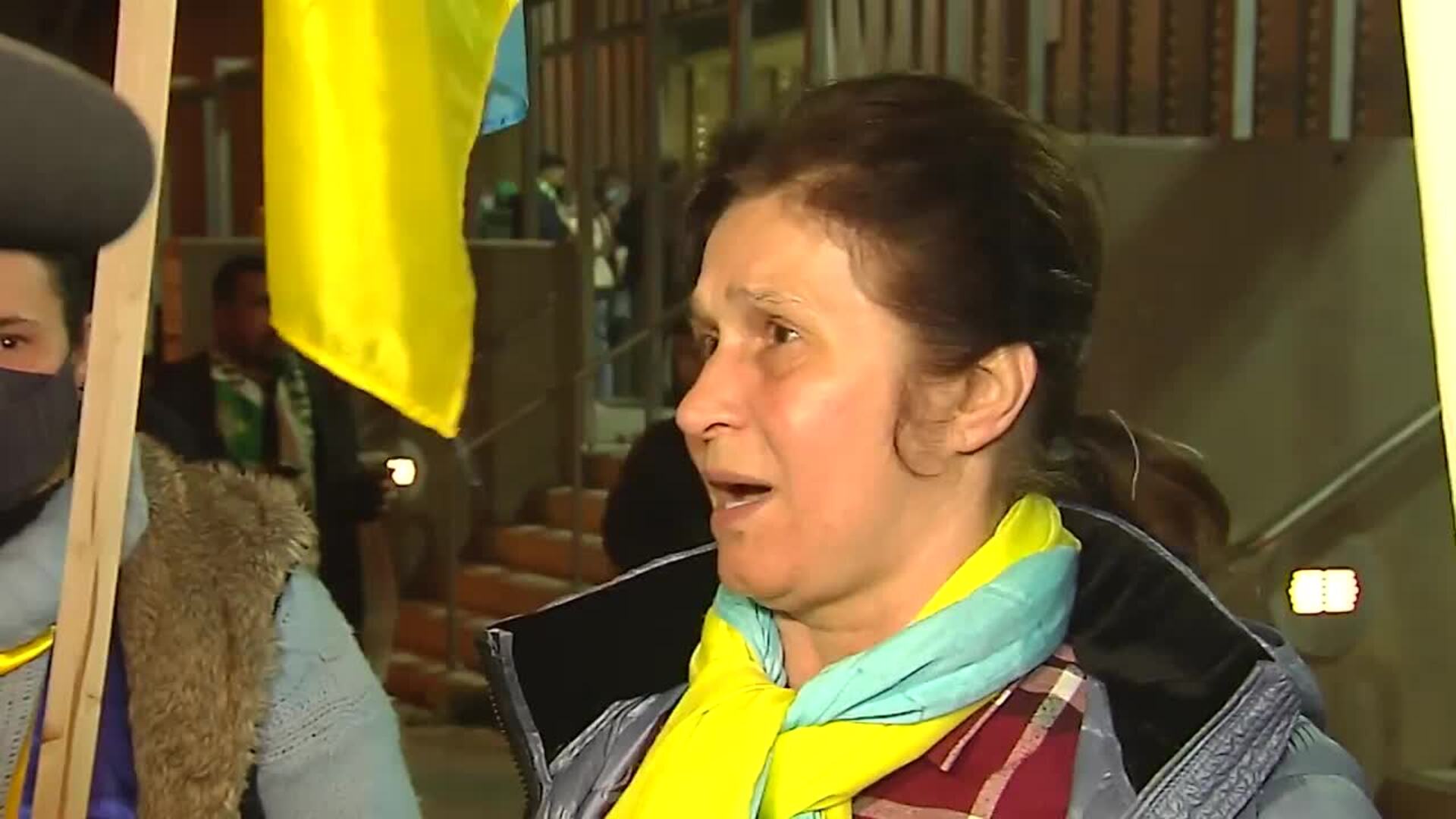 Medio centenar de ucranianos pide la paz en el encuentro Betis-Zenit