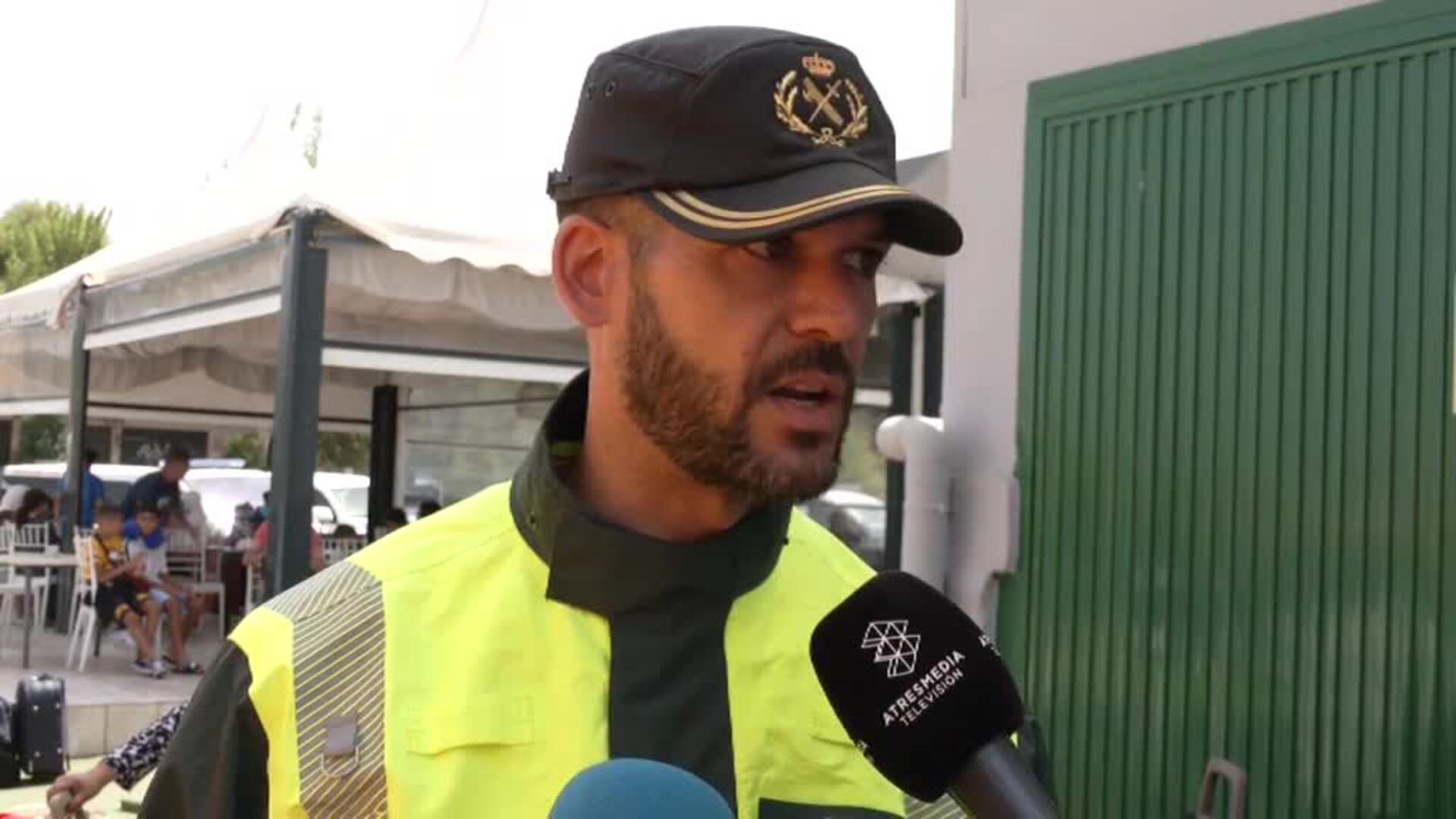 El choque de dos autobuses y un turismo en Granada causa la muerte de una persona