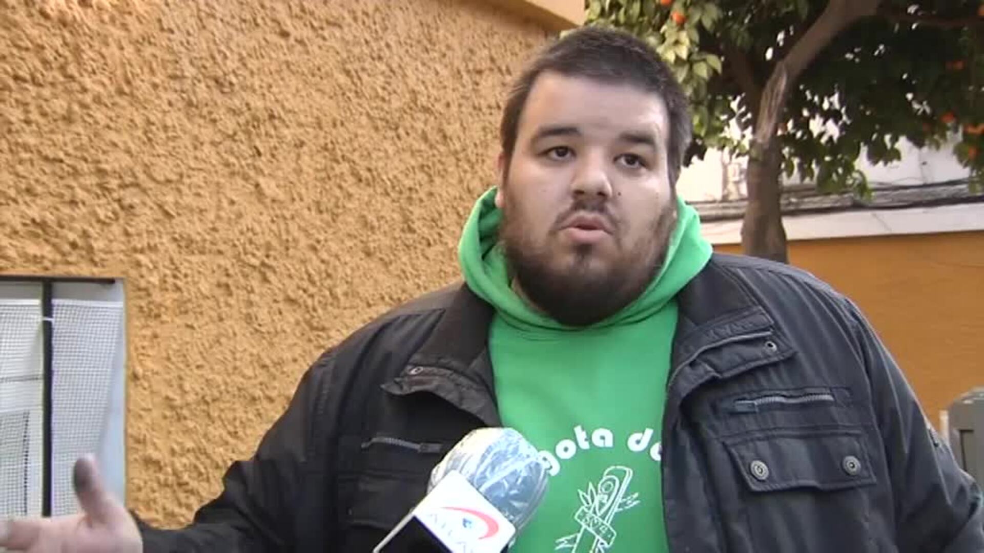 Una mujer salta desde un segundo piso tras quedar atrapada por un incendio en su vivienda