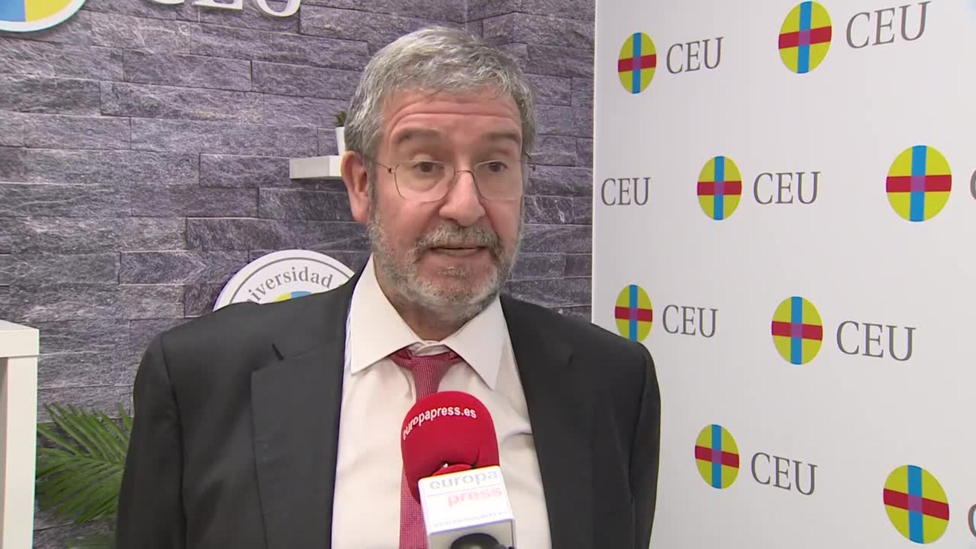 Experto cree que conflicto de mociones contra Ayuso podría acabar en el TC