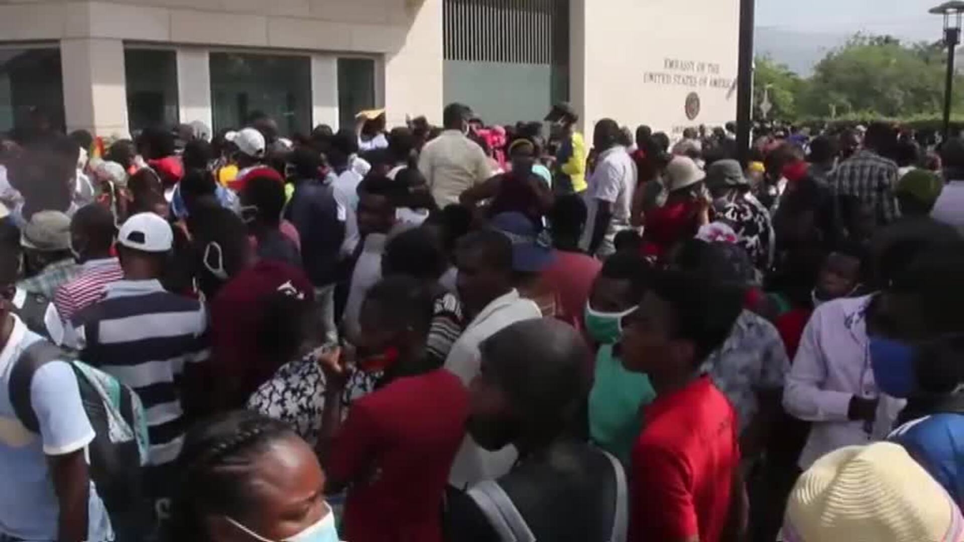 Cientos de haitianos tratan de abandonar el país tras el asesinato del presidente Jovenel Moïse