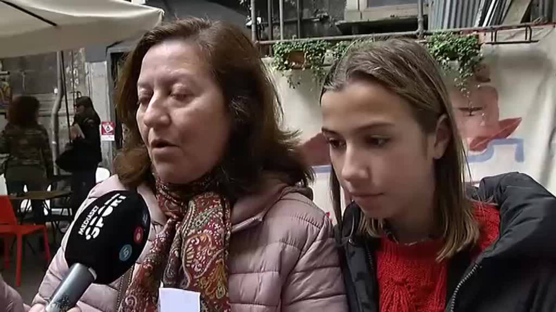 Los aficionados del Barça desplazados a Nápoles son prudentes con el Coronavirus