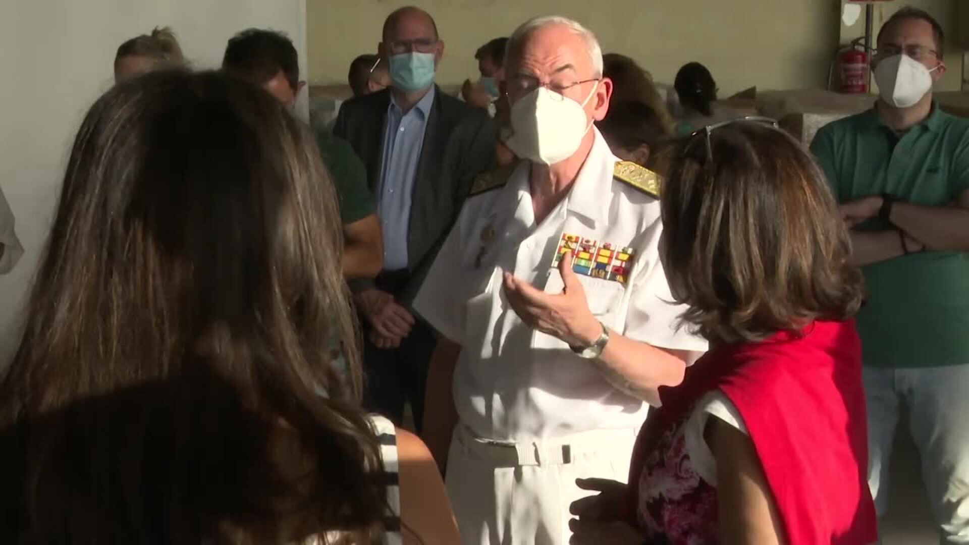 Robles visita la base de Torrejón y califica de &quot;dramática&quot; la situación en Kabul