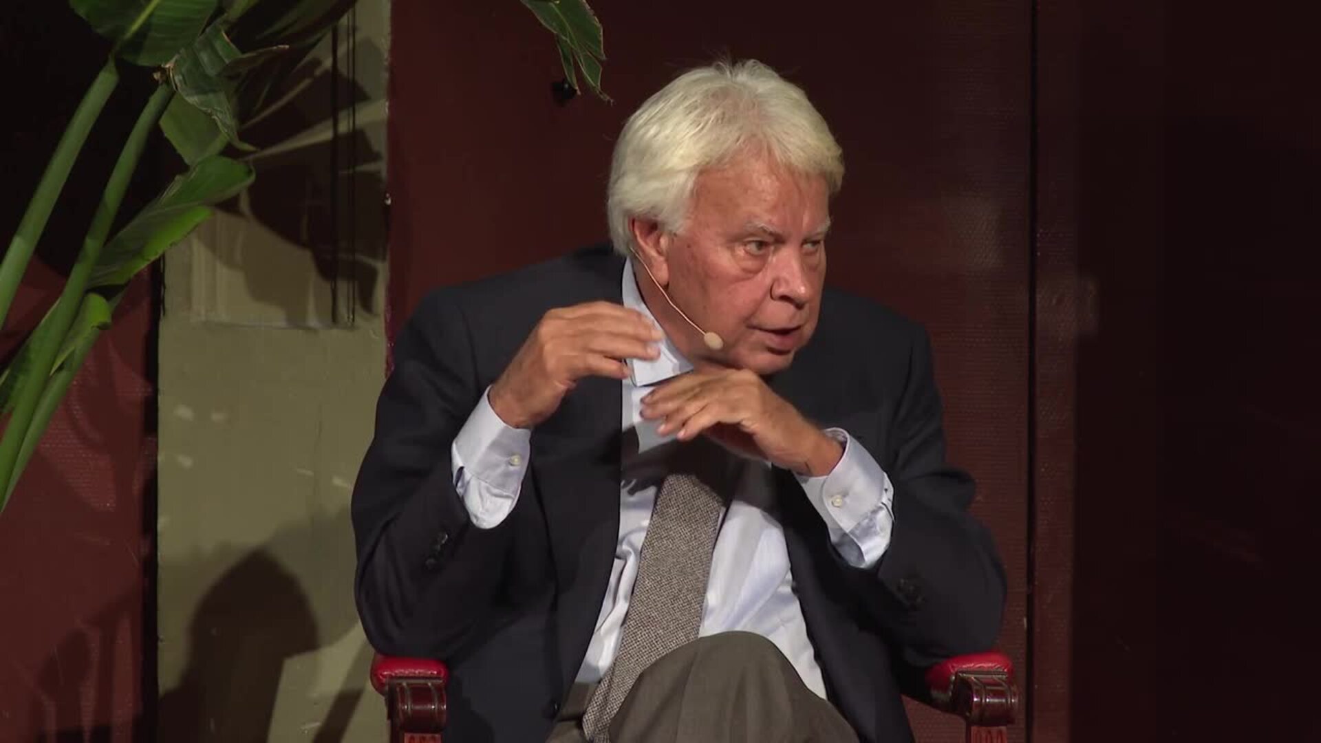 Felipe González advierte: El &quot;lío&quot; interno del PP afecta a &quot;todos&quot;