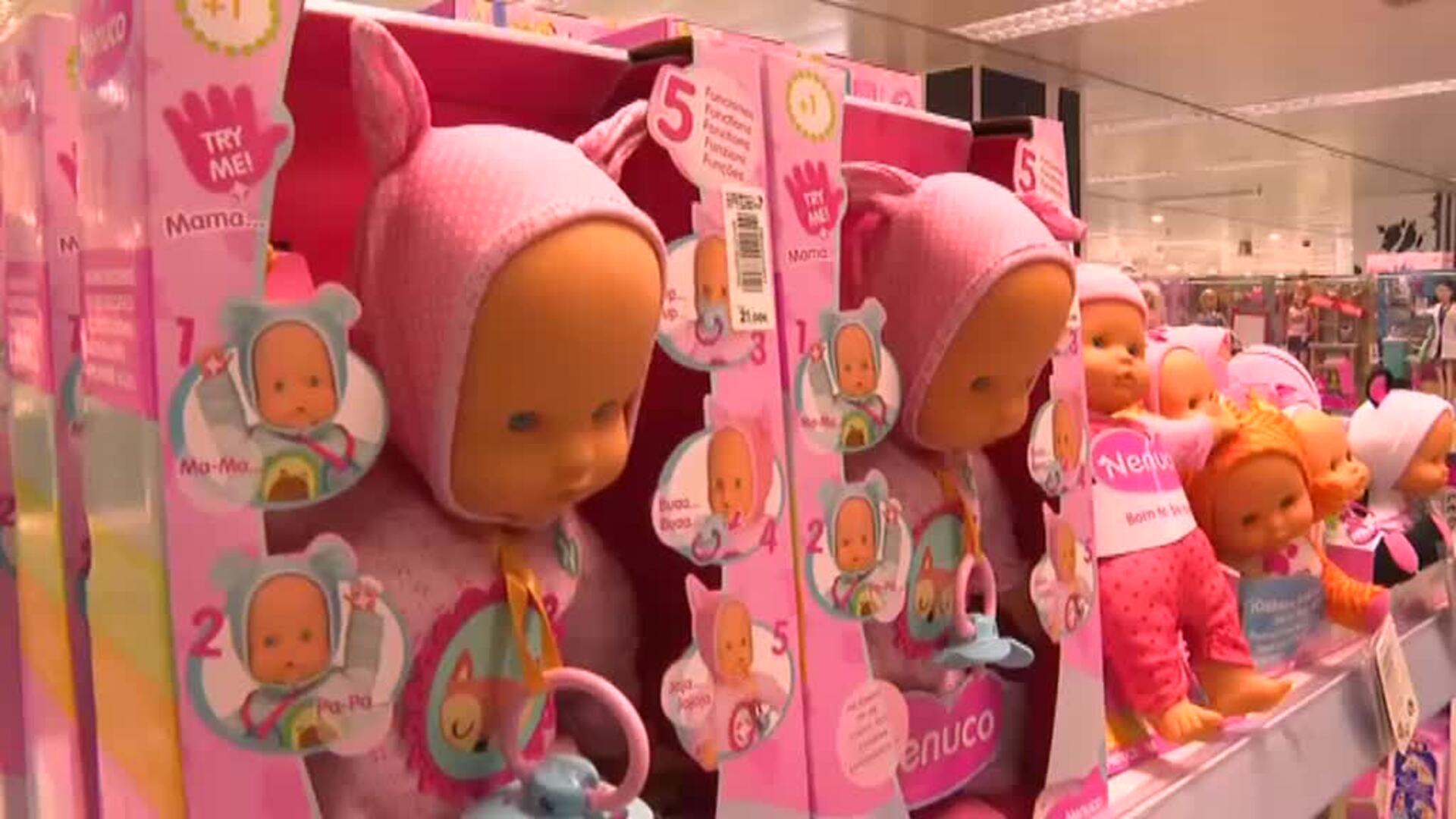 Muñecas con mascarilla o enfermas de coronavirus, los juguetes que arrasan para Reyes