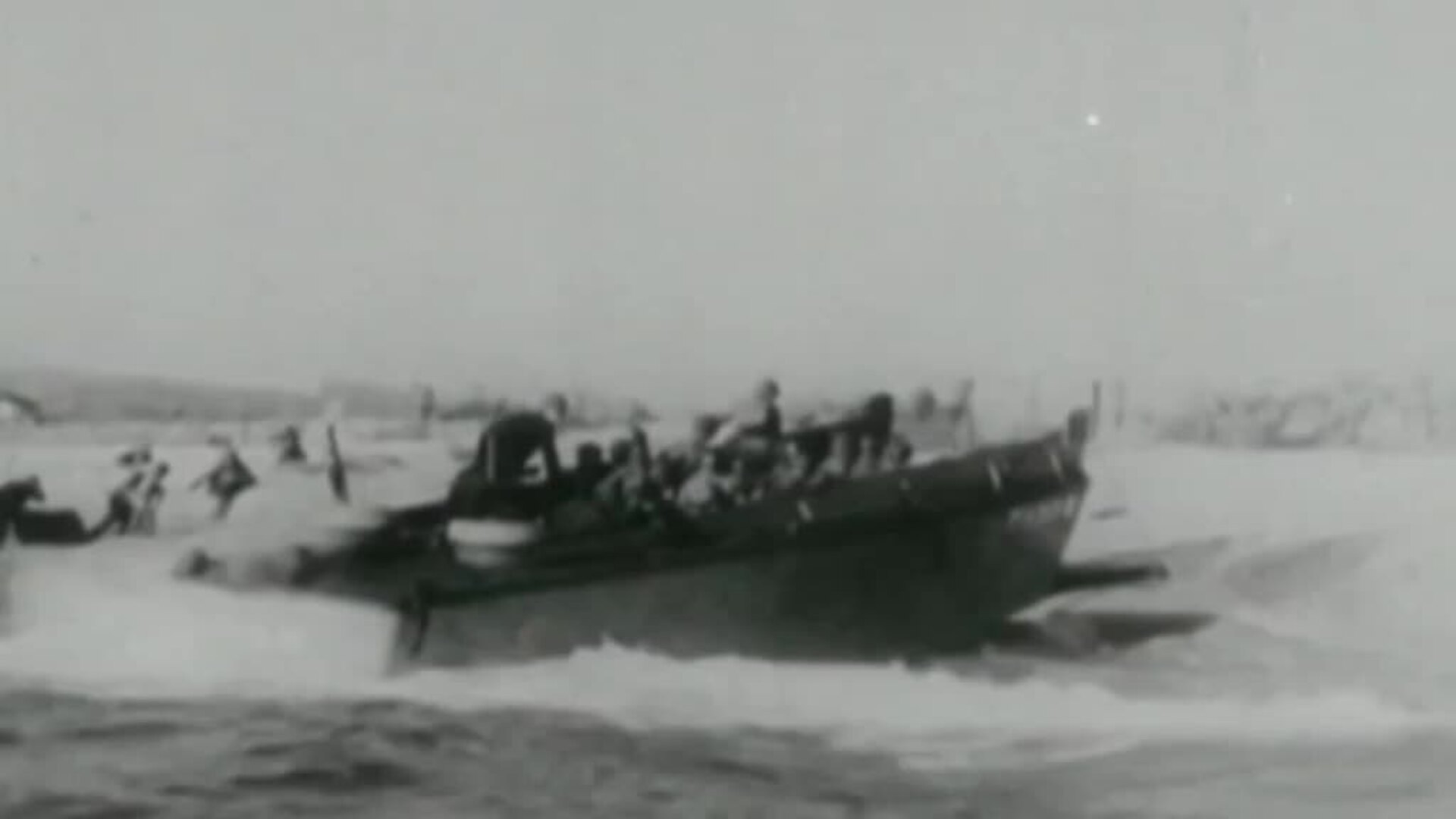 Macron condecora al último veterano del Desembarco de Normandía