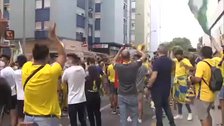 Aglomeraciones masivas de aficionados del Cádiz en los alrededores del Carranza