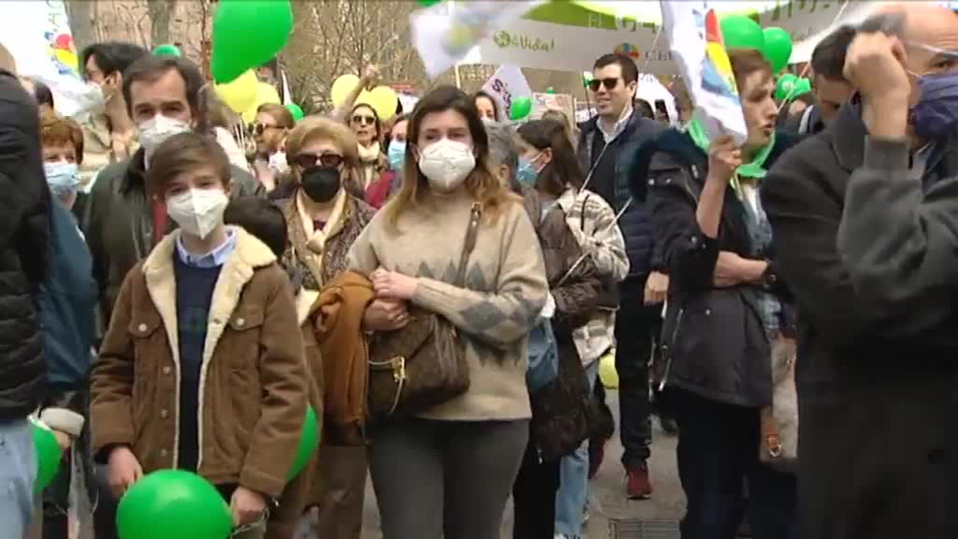 Cientos de familias se manifiestan contra la eutanasia y el aborto