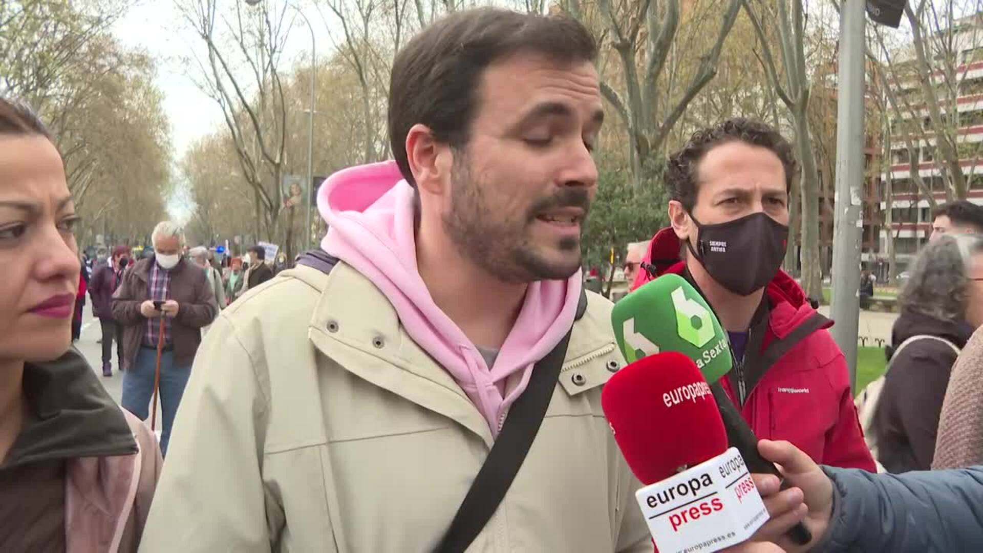 Garzón defiende la AP por ser &quot;un derecho conquistado&quot; y carga contra la derecha