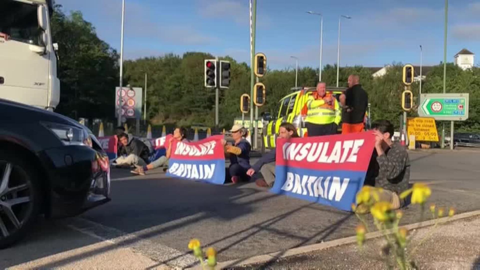 Activistas medioambientales paran el tráfico en la autovía con más tráfico de Londres