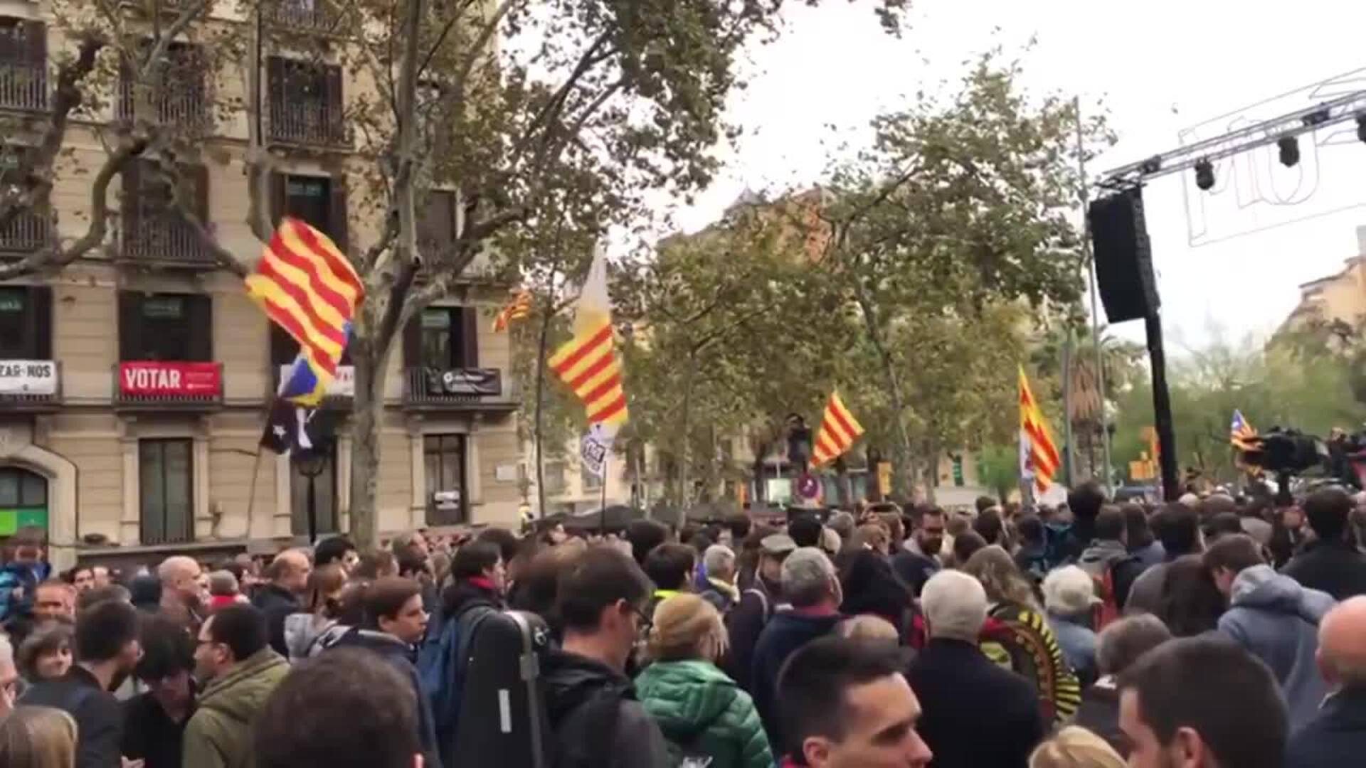 Unas 700 personas asisten al acto de Tsunami Democràtic