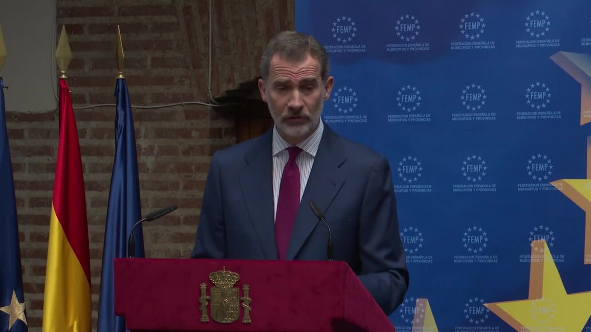 El Rey elogia a los ayuntamientos como &quot;escuelas de democracia y convivencia&quot;