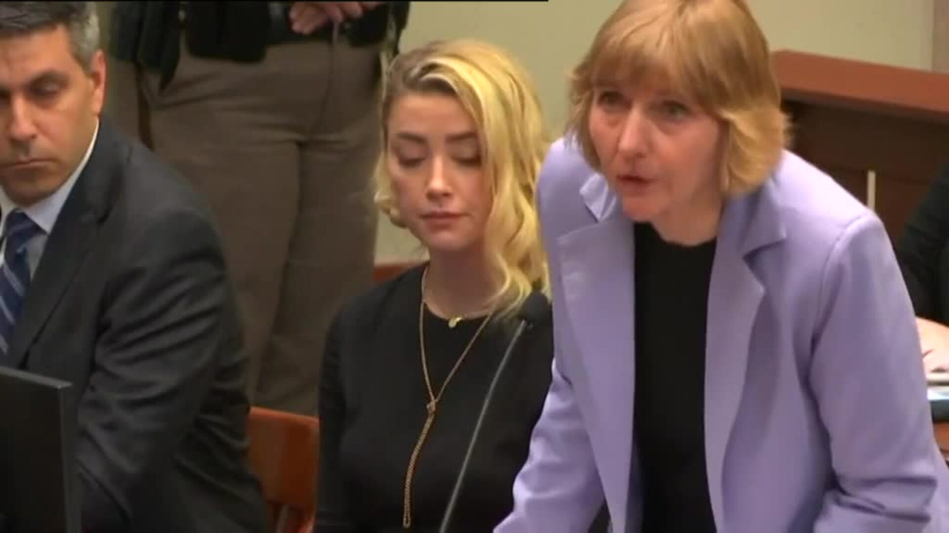 El jurado sentencia que tanto Amber Heard como Johnny Deep se difamaron mutuamente