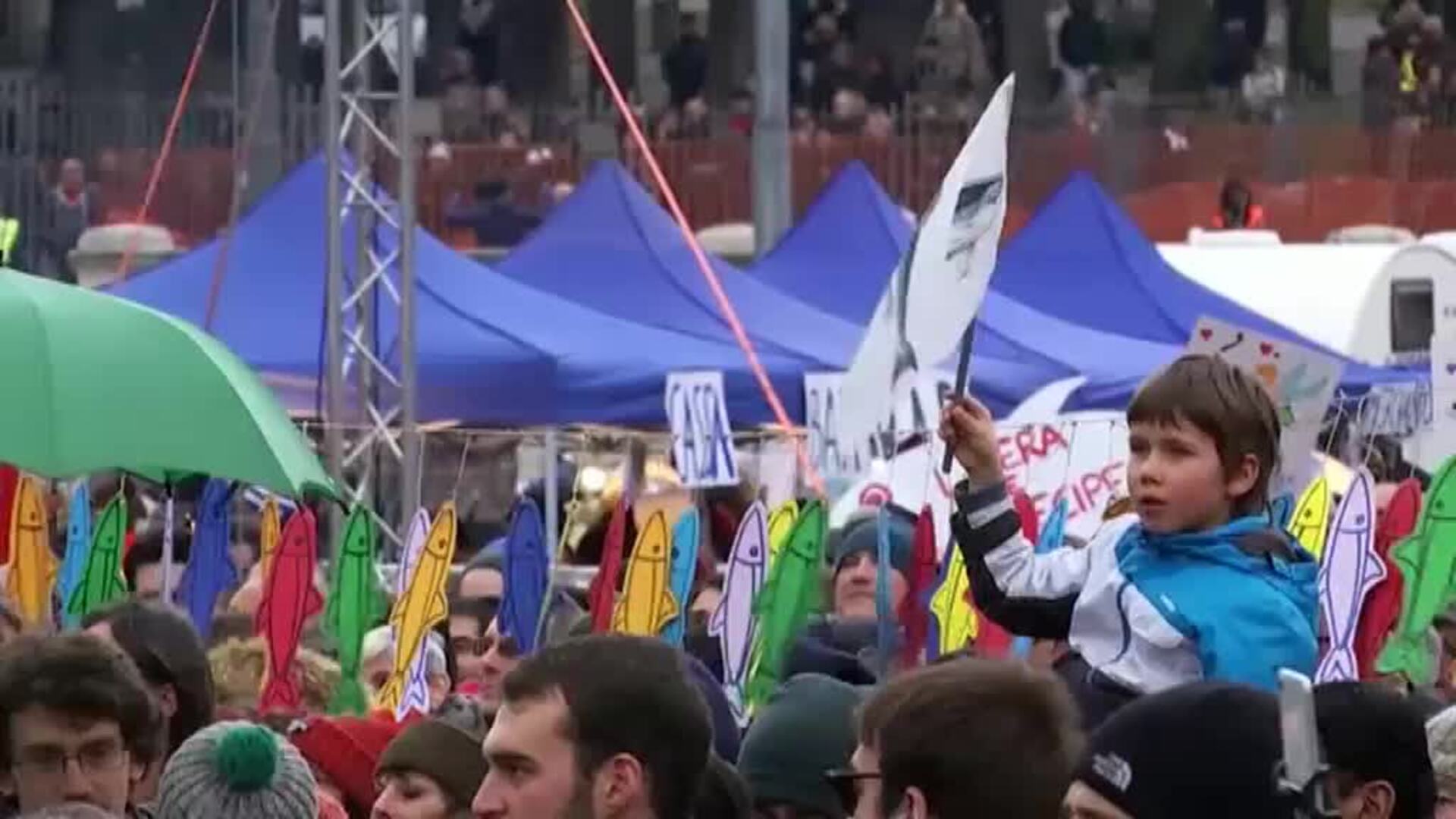 Miles de personas se manifiestan en Bolonia contra Matteo Salvini