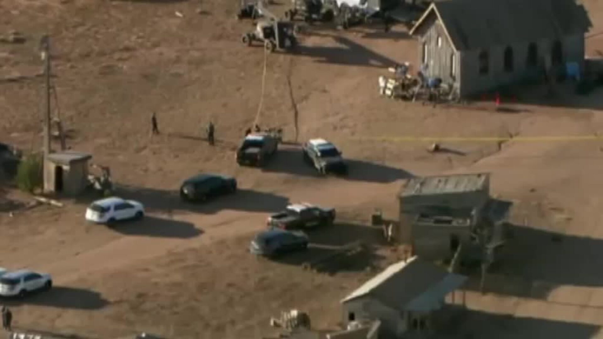 Alec Baldwin dispara por error a una compañera durante un rodaje