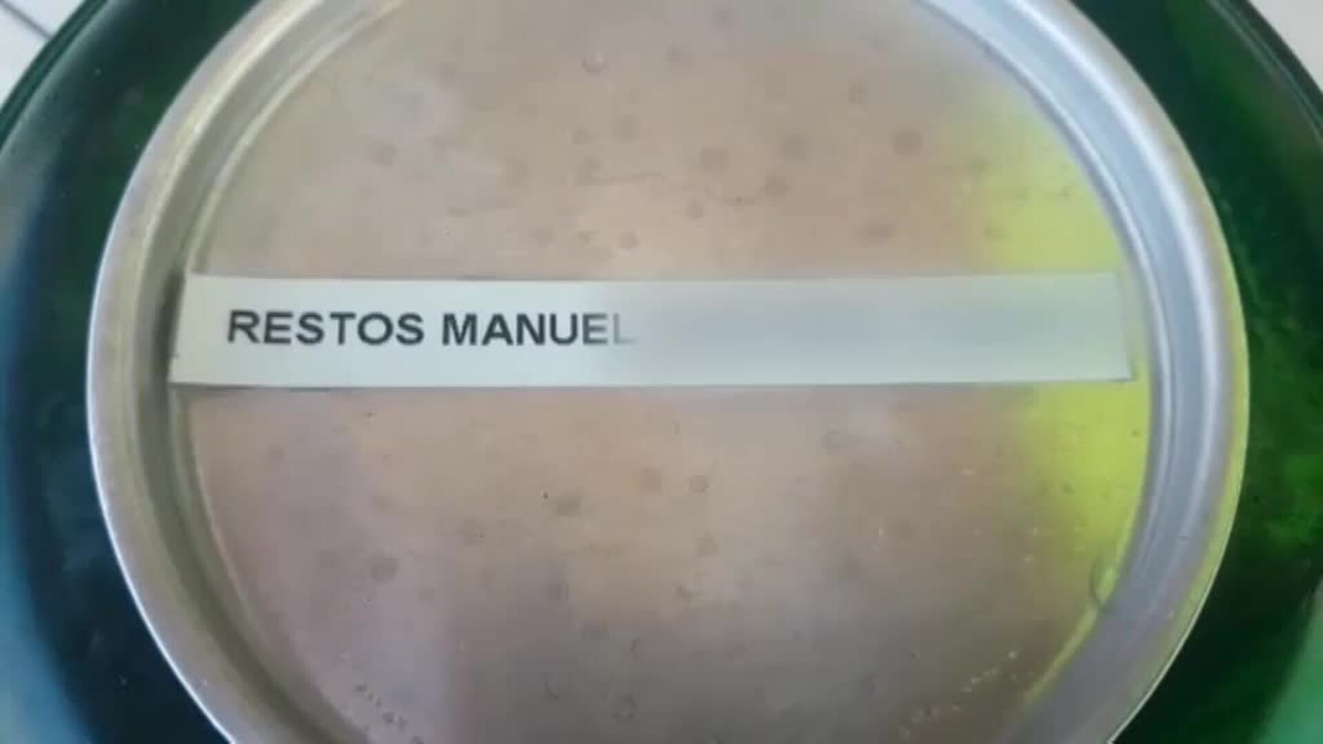 Aparece una urna funeraria en una playa de Orihuela