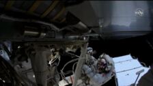 Espectacular paseo espacial de seis horas para desplegar unos paneles solares