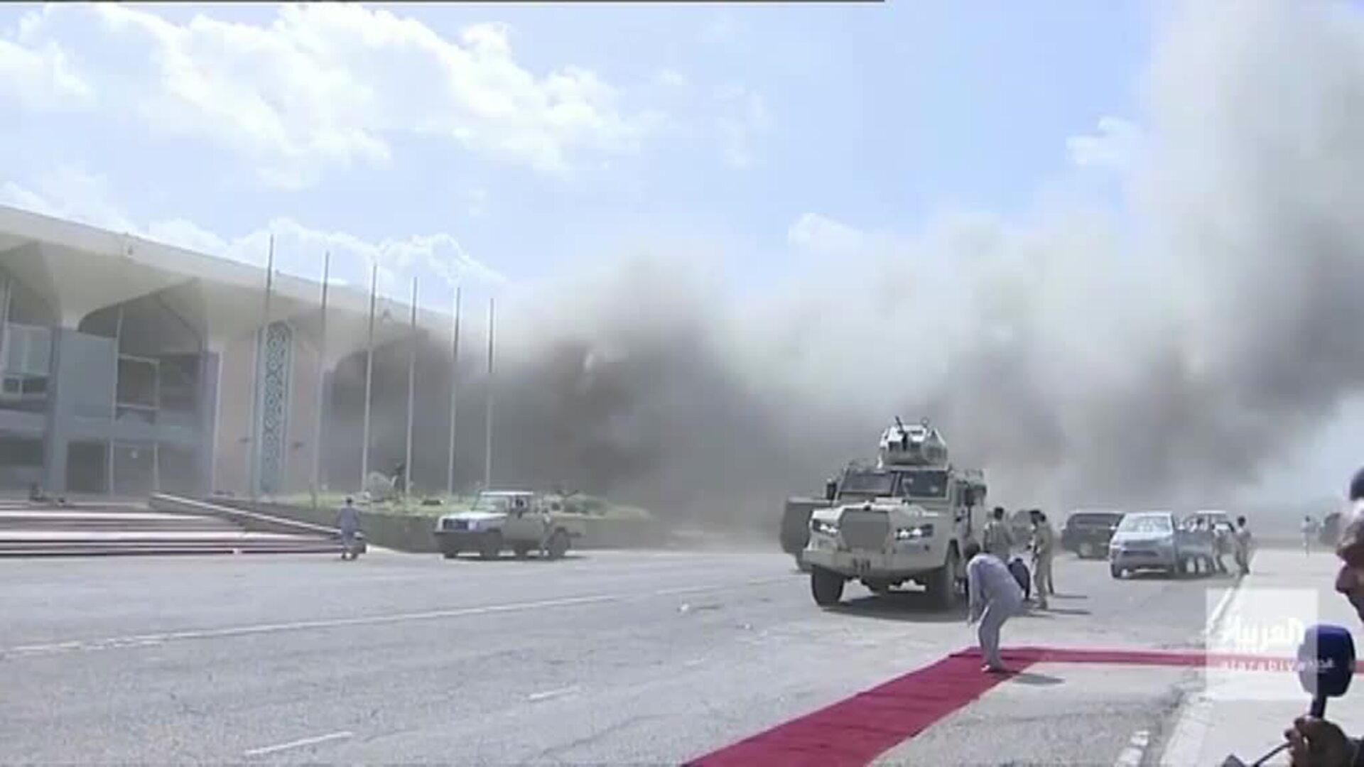 Atentan contra el Gobierno de Yemen al regresar de un viaje de Arabia Saudí