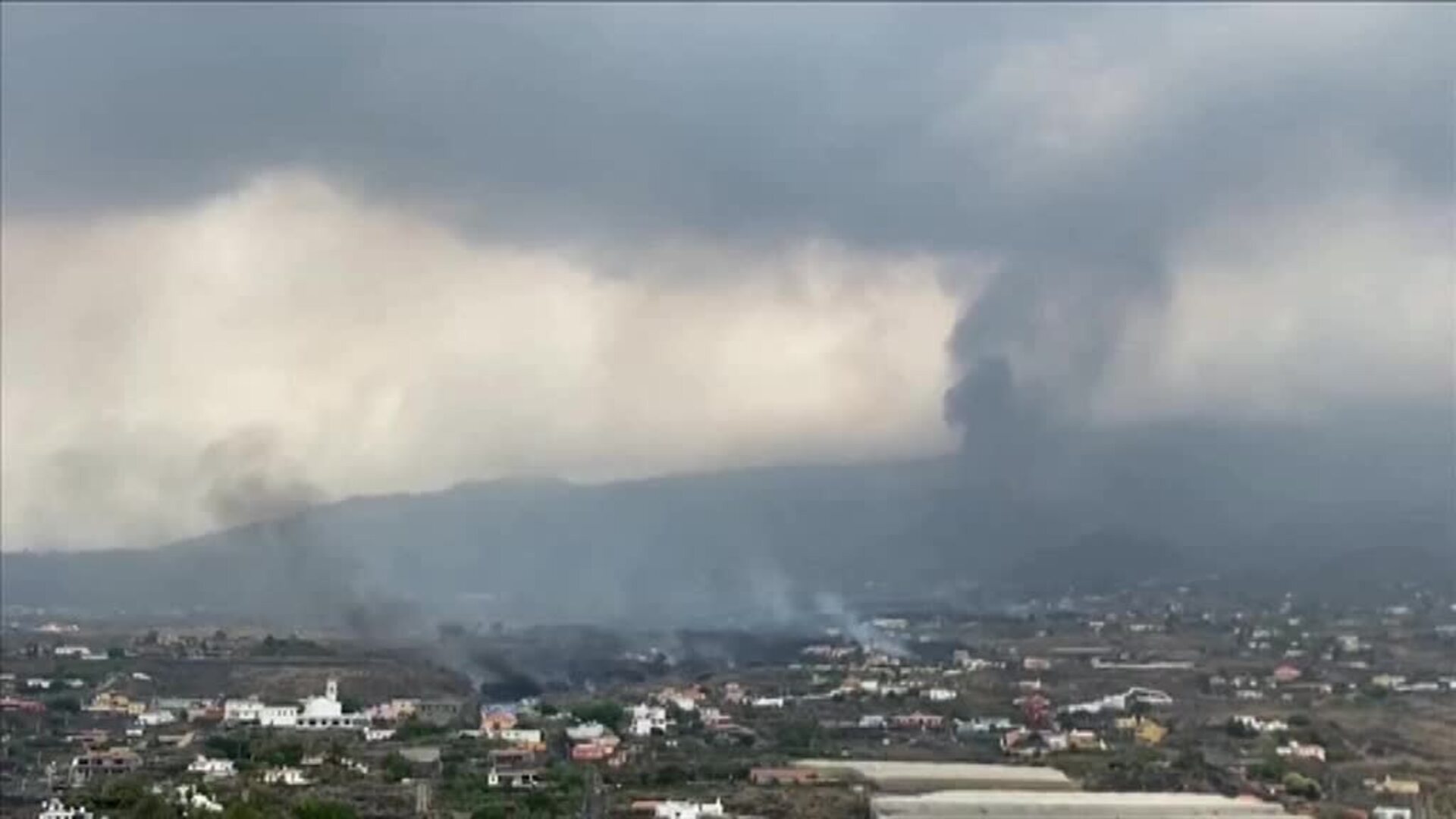 El volcán de La Palma busca nombre oficial