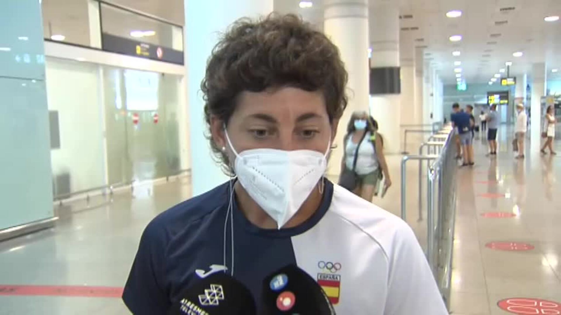 Carla Suárez llega a Barcelona tras caer eliminada en cuartos de los JJOO