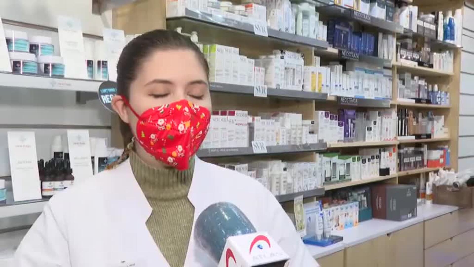 Largas colas en las puertas de los hospitales para hacerse pruebas PCR