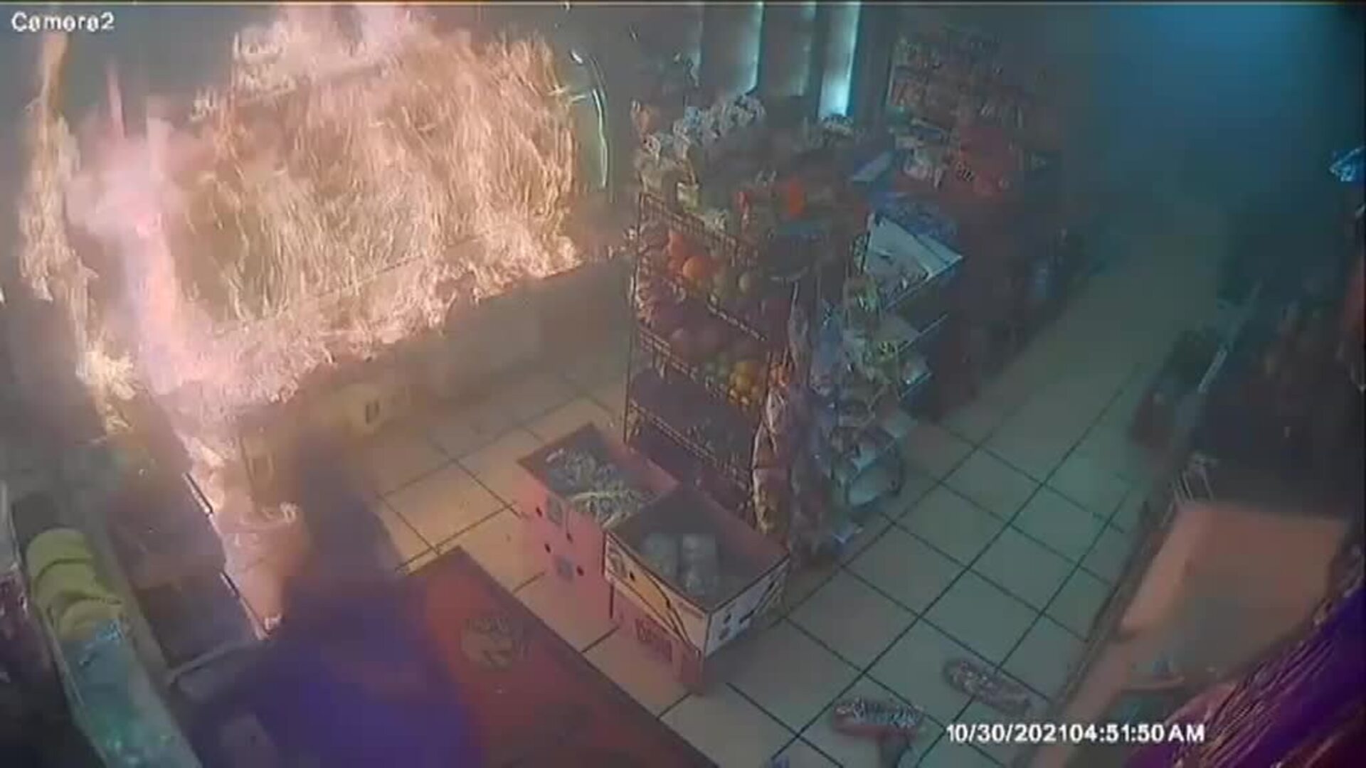 Atacan una tienda en Nueva York lanzando un cóctel molotov