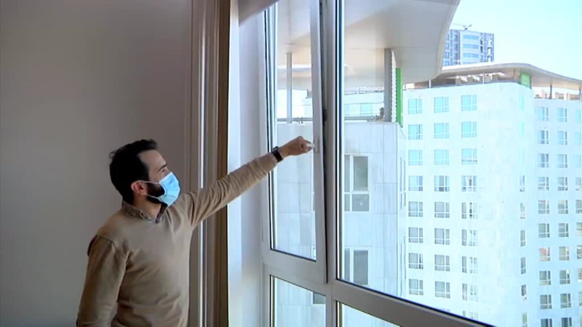 ¿Puede una empresa obligar a sus trabajadores a llevar la mascarilla en interiores?