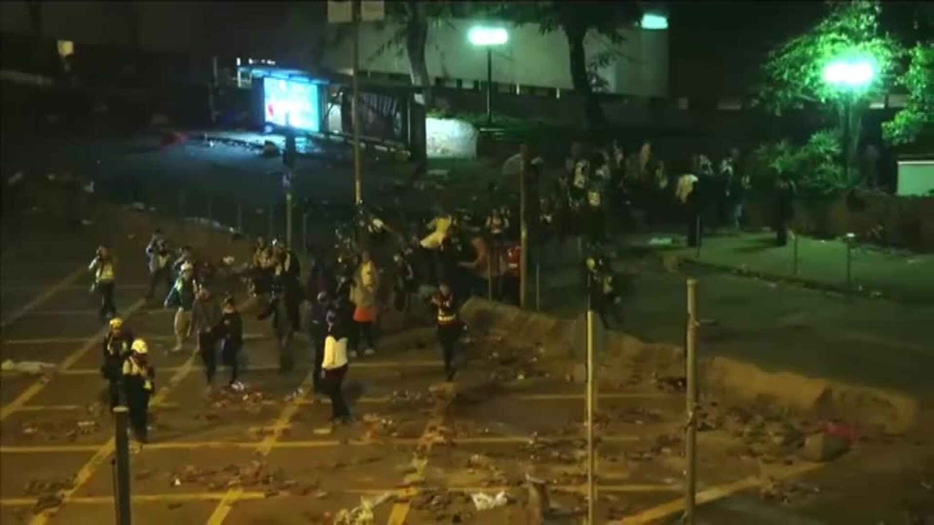 La Policía asedia a un grupo de universitarios atrincherados en Hong Kong