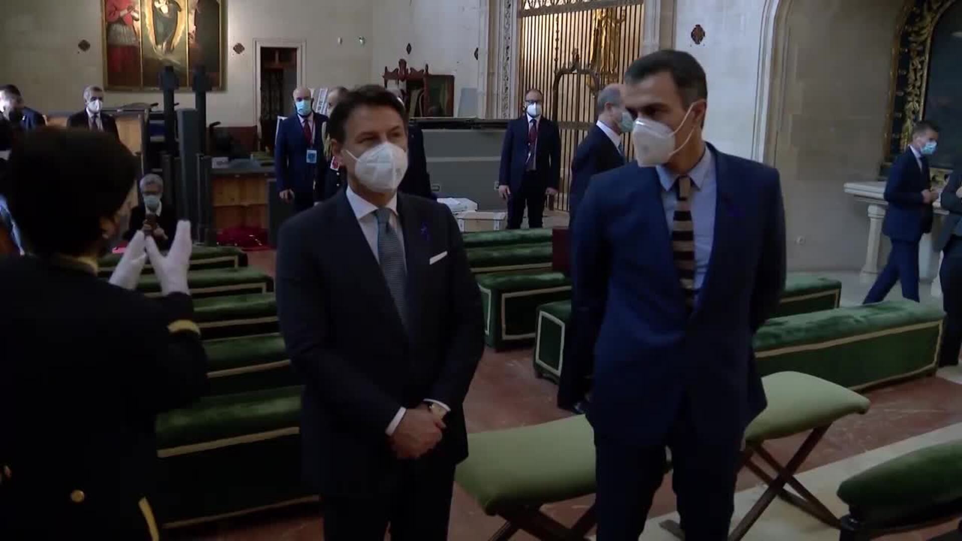 Sánchez y Conte participan en un minuto de silencio contra la violencia de género