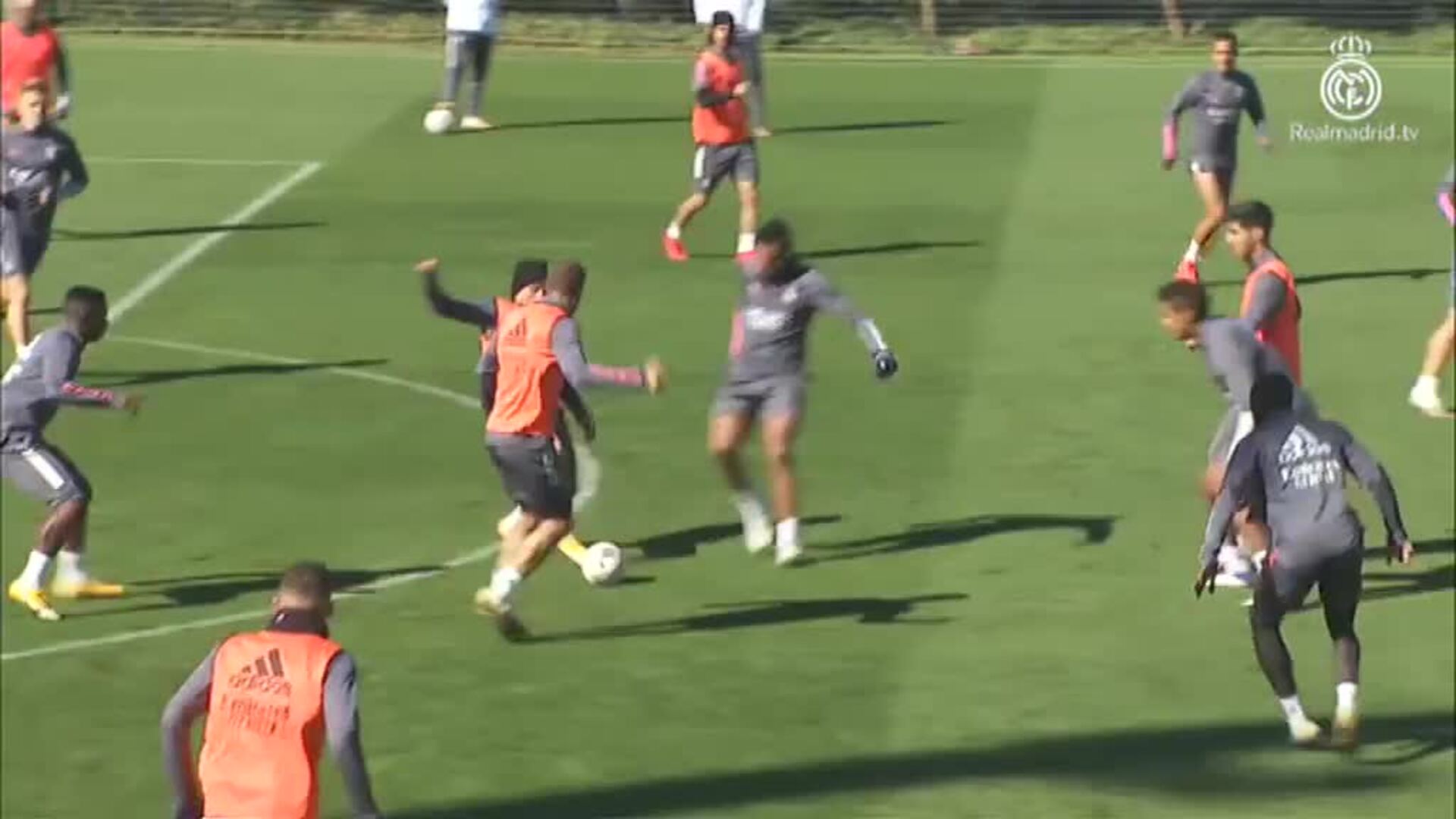 Zidane dispone una sesión de tiros a puerta y presión antes del choque ante el Levante