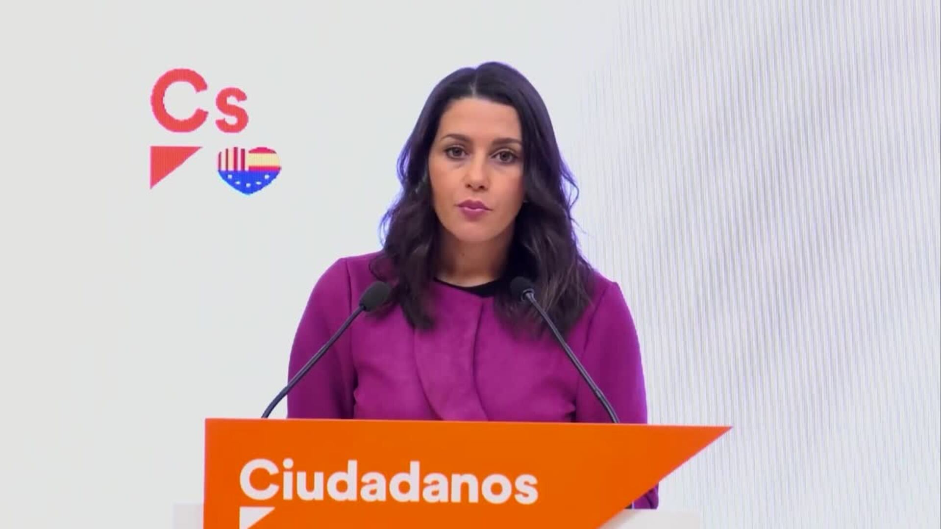 Arrimadas pide al Gobierno que &quot;deje ya sus peleas&quot; por el SMI