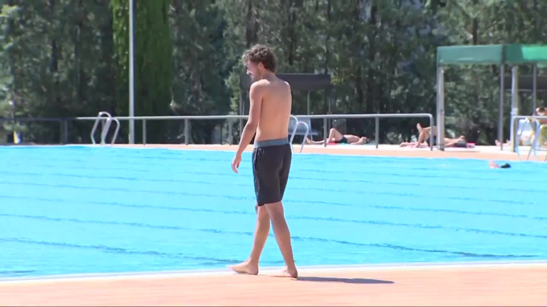 Últimos días de piscinas municipales abiertas en Madrid ante el cierre anticipado