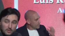 Luis Rubiales, atacado por un desconocido durante la presentación de su libro