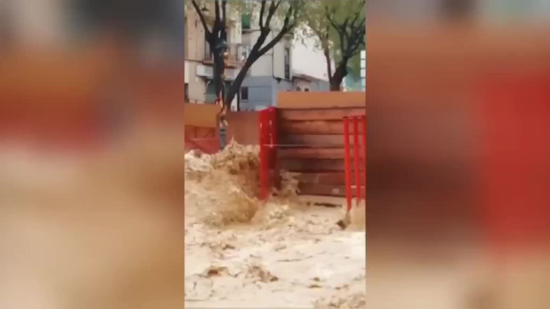 Una riada inunda Arganda del Rey y la tromba de agua anega viviendas y comercios