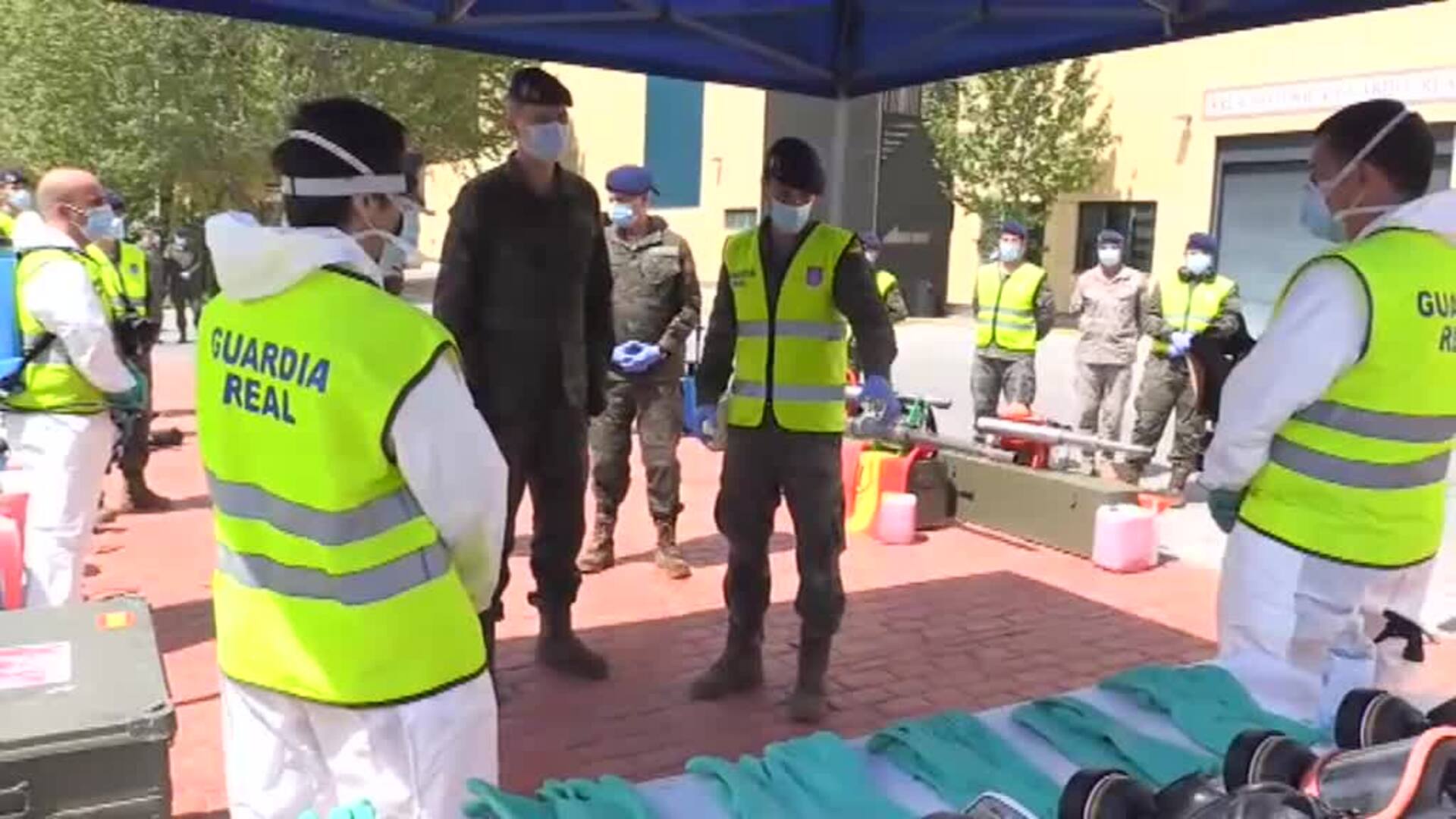 El rey agradece a la Guardia Real y al servicio de Seguridad su dedicación a la lucha contra el Covid-19