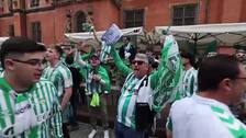 Una 'marcha verde' inunda las calles de Breslavia ante el partido entre el Betis y el Chelsea