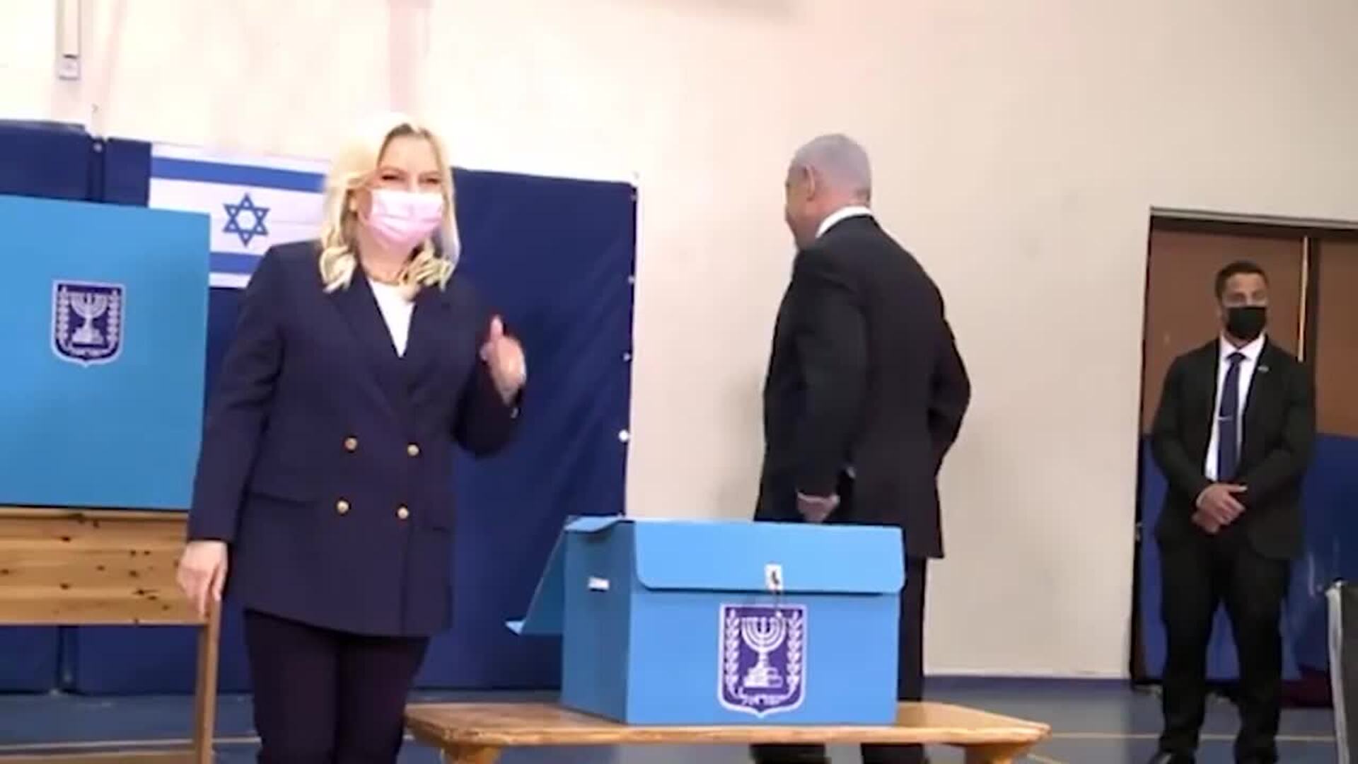 Netanyahu deposita su voto en las legislativas de Israel