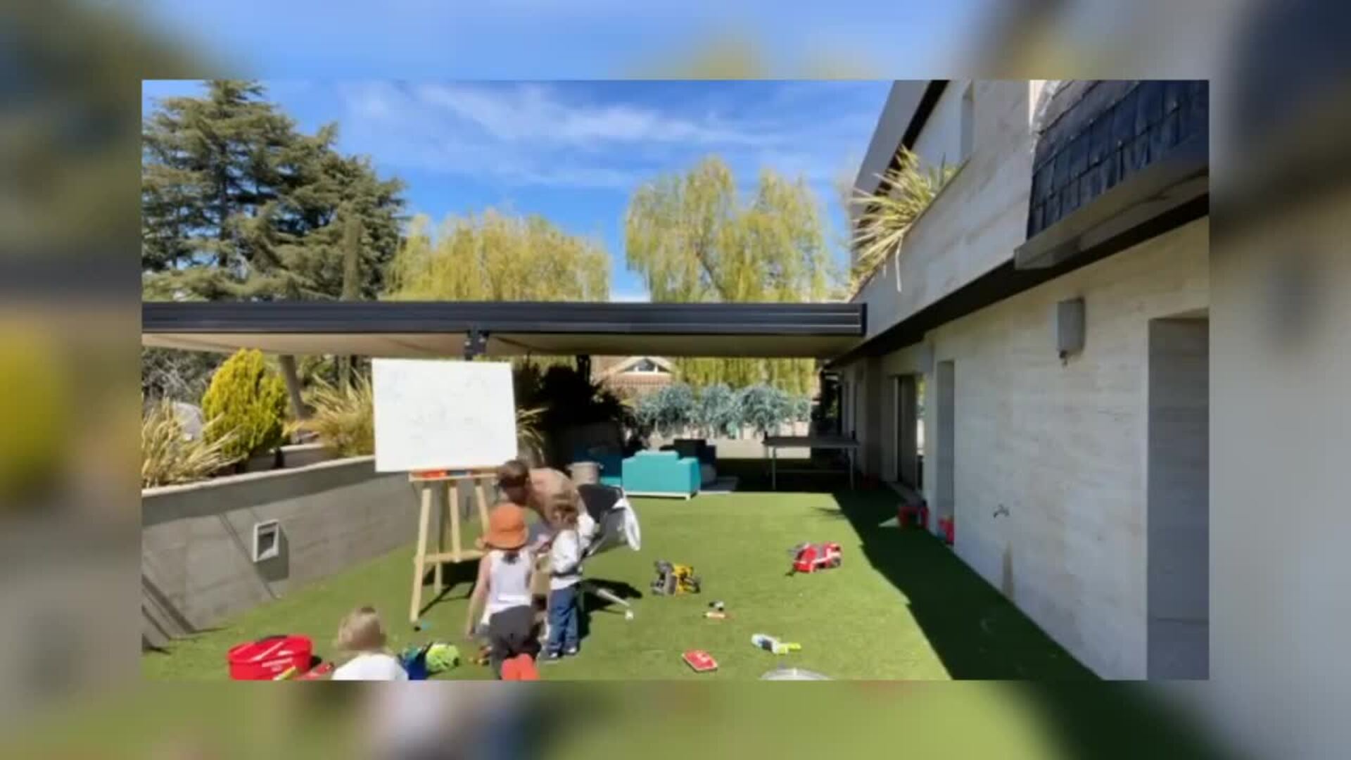 Sergio Ramos disfruta de sus hijos, sacando su lado más artístico