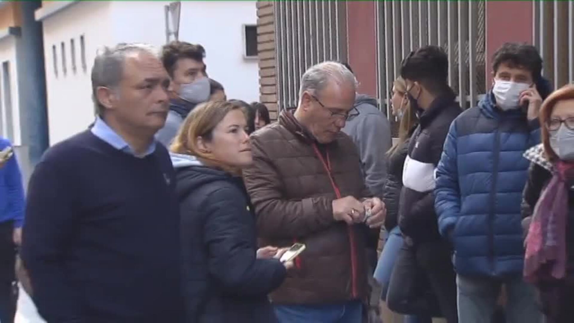 El Villarreal y la Policía refuerzan la expedición de pasaportes para que los aficionados puedan viajar a Liverpool