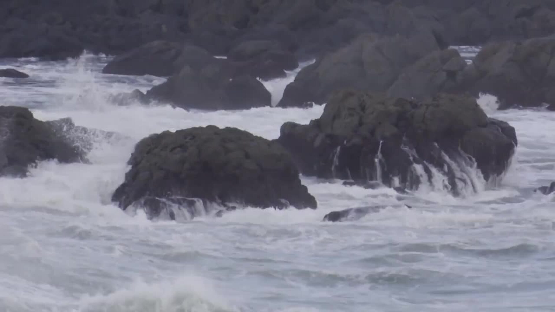 Nieve, viento, olas y lluvia ponen hoy en riesgo a 13 CCAA y Melilla