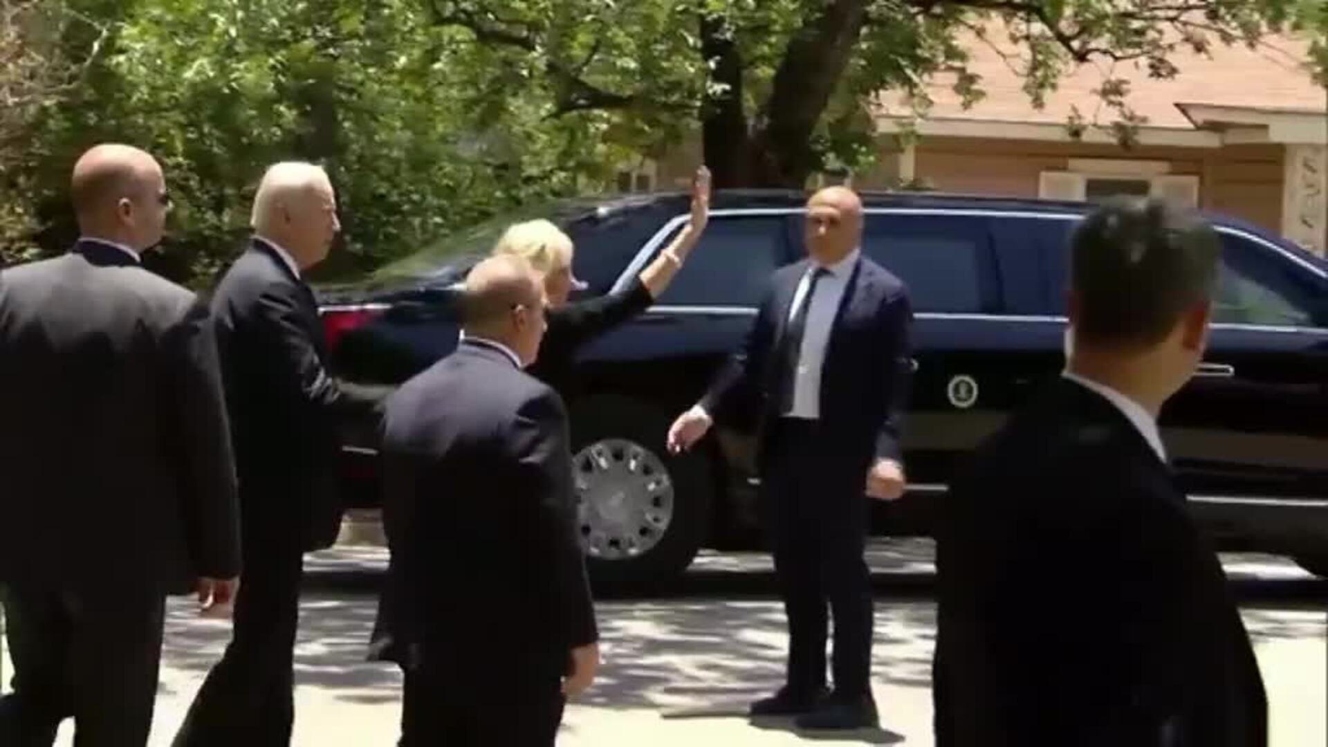 Biden se reúne con supervivientes y familiares de las víctimas del tiroteo de Texas