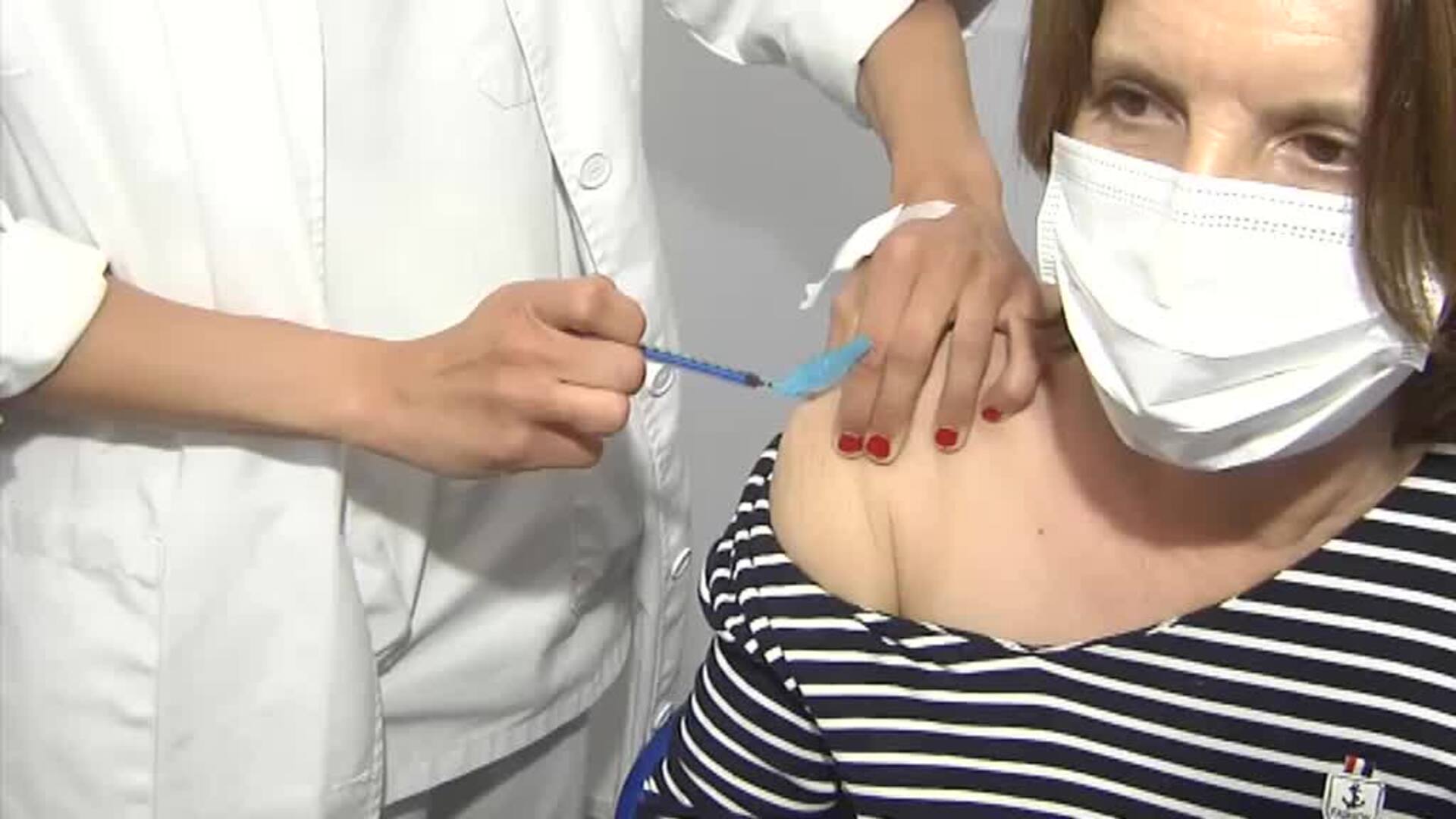 La mitad de la población ha recibido al menos 1 dosis de vacuna