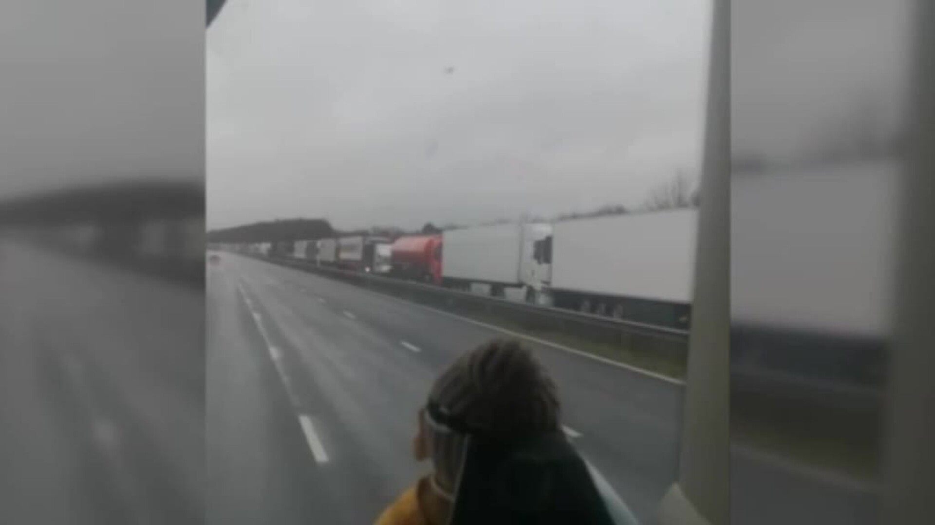 Los transportistas españoles atrapados en Inglaterra temen no llegar a casa ni para Nochevieja