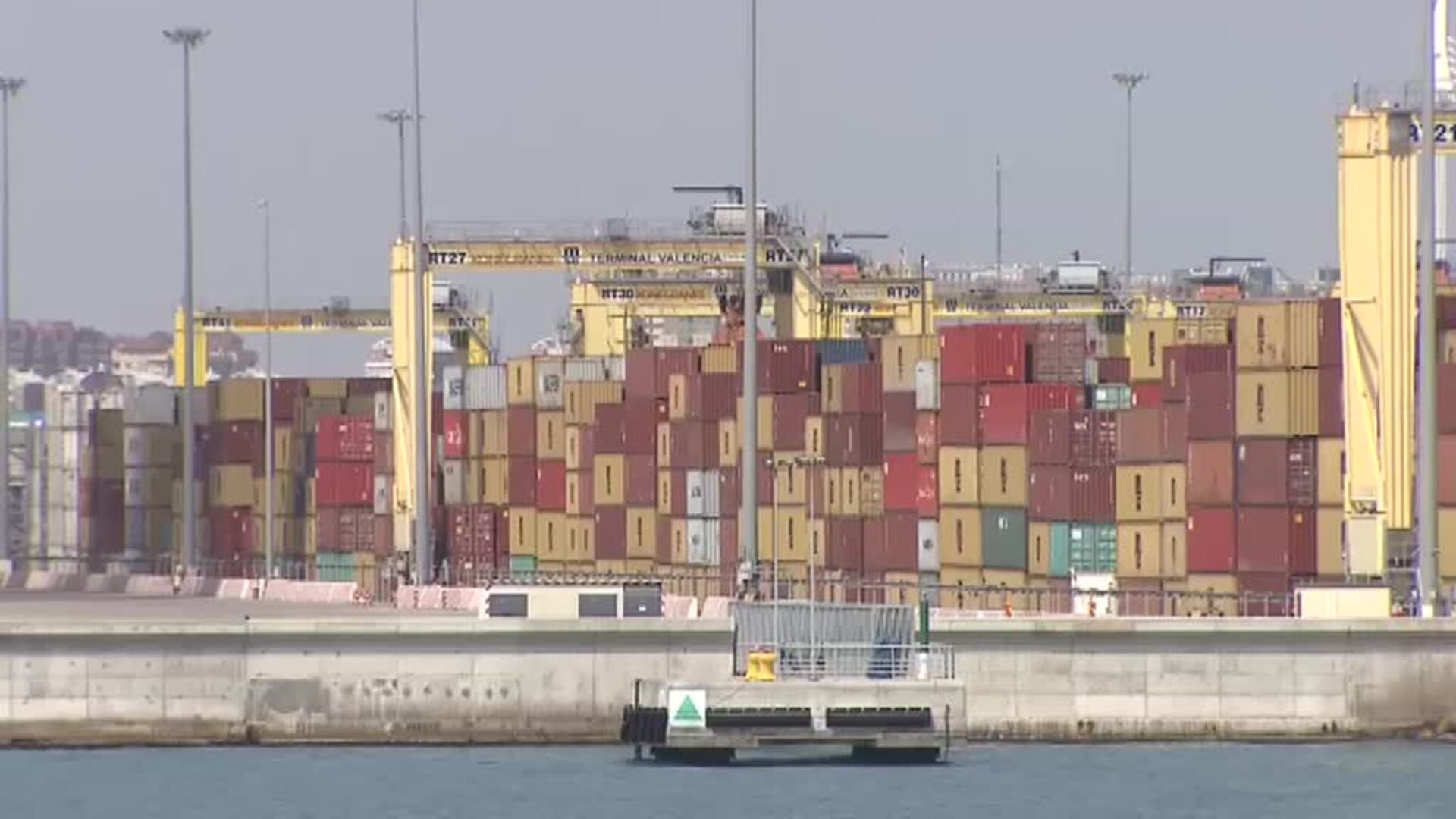 Vía libre para el movimiento de barcos en el canal de Suez