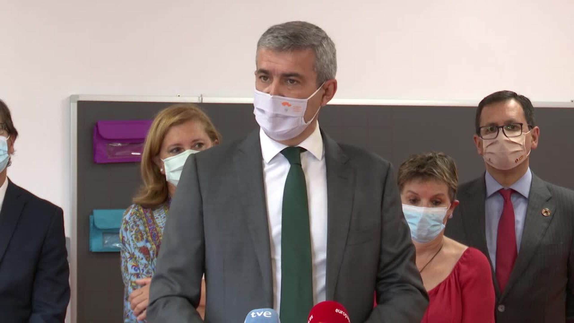 Centros escolares podrán elevar a 30 horas semanales la limpieza anti COVID