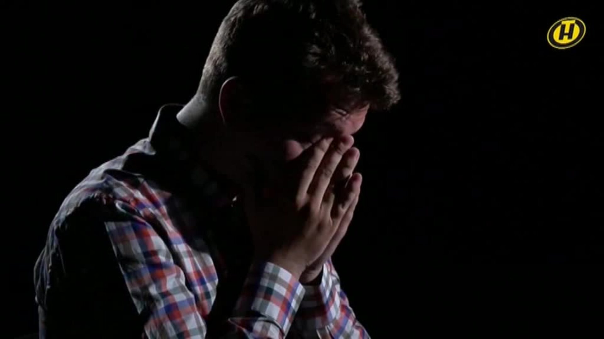 El periodista bielorruso detenido se confiesa entre lágrimas en una entrevista en televisión